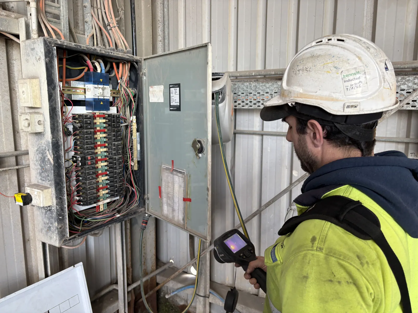 Electrical fault finding and inspection inside an industrial switchboard