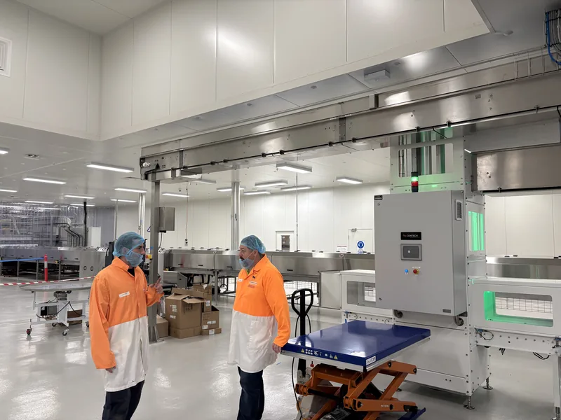 Commissioning equipment in a hygiene-controlled food production room
