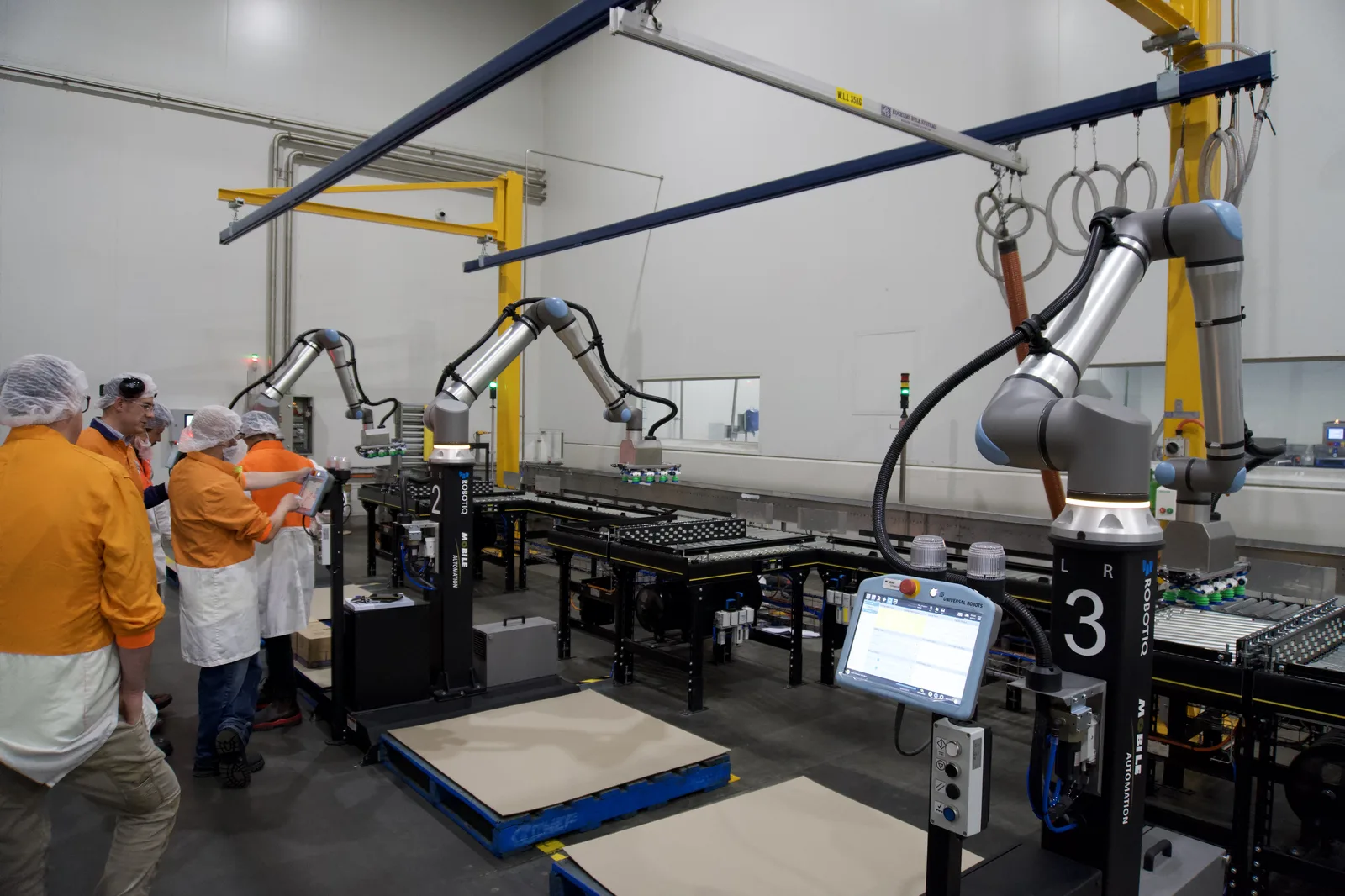 UR20 collaborative robot palletising system